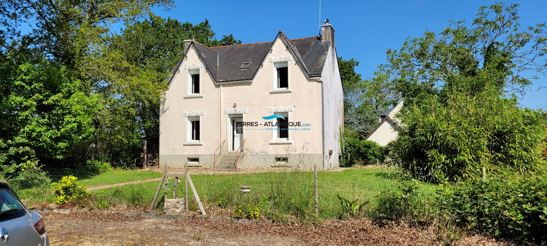 Maison d'habitation avec beau jardin à rénover