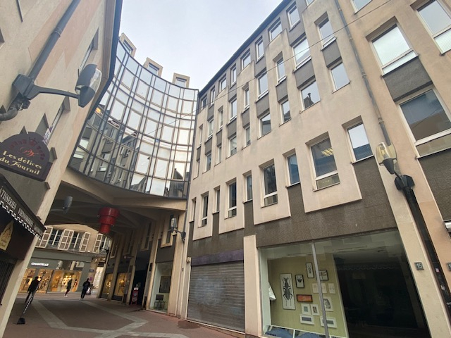 Photo A LOUER PLUSIEURS LOTS DE BUREAUX METZ CENTRE DE 71 à 179 M² image 1/6