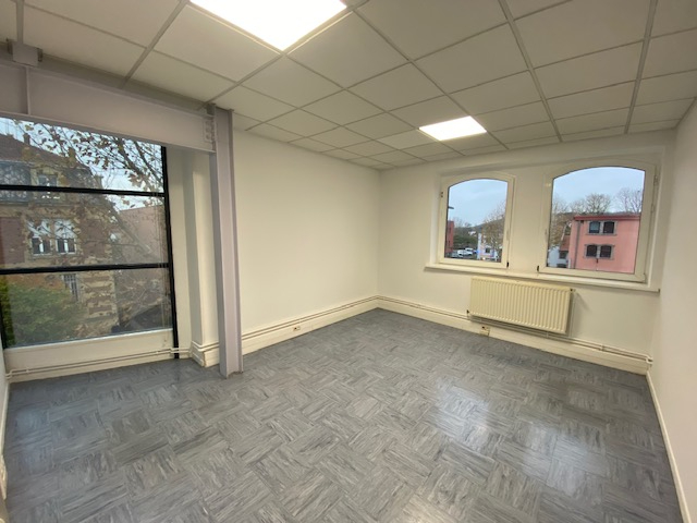 Photo A LOUER 411 M² DE BUREAUX EN RDC SUR LE CENTRE D'AFFAIRE 