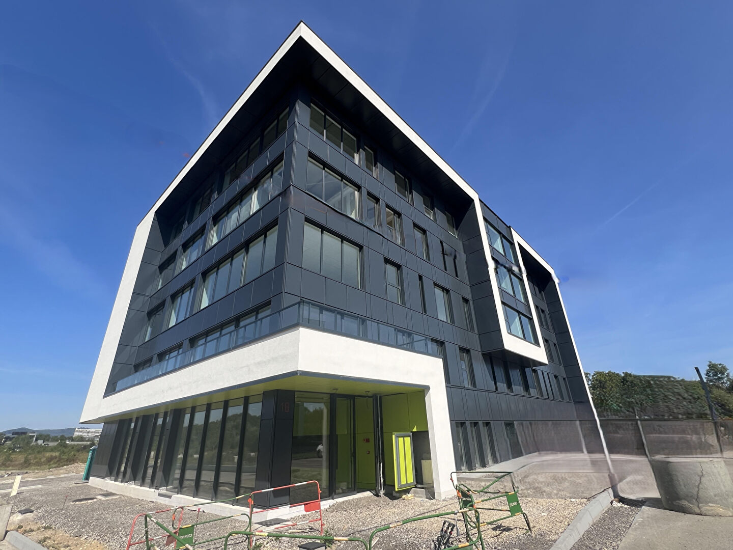 Photo Bureaux neufs 146 m² à vendre ? Yutz ZAC de Meilbourg, bord A31, parkings, divisible image 2/6