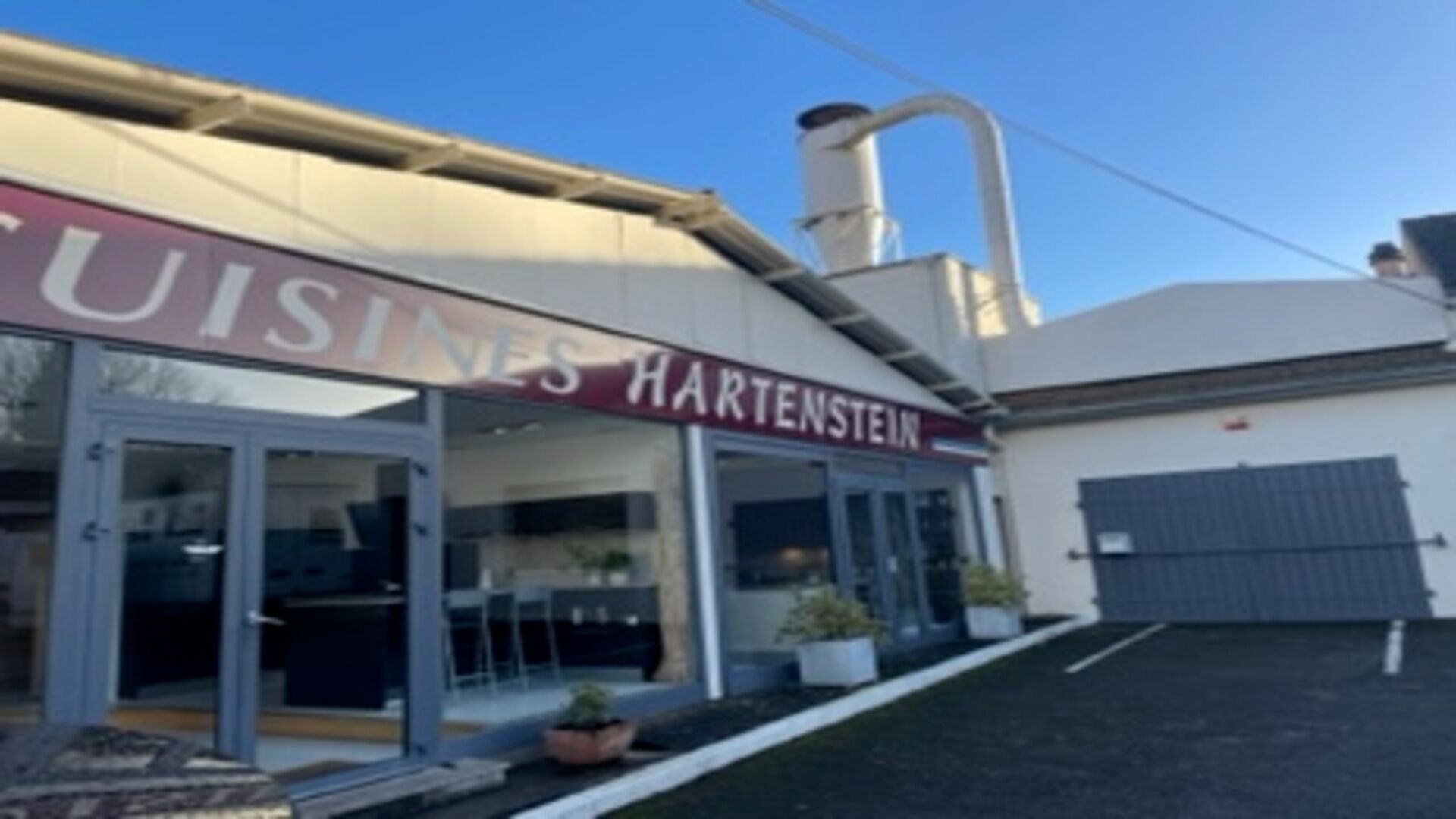 Photo A vendre en exclusivité murs commerciaux  à WOIPPY, comprenant local commercial, showroom, bureaux et dépôt image 1/6