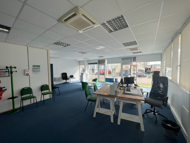 Photo BUREAUX AVEC VITRINE 75M² A LOUER METZ image 2/4