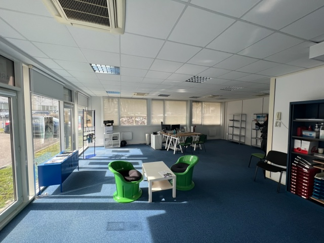Photo BUREAUX AVEC VITRINE 75M² A LOUER METZ image 3/4