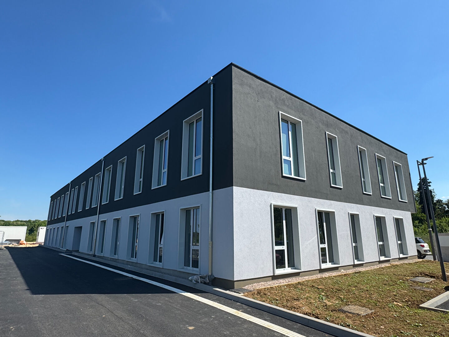 Bureaux 240 m² à vendre ? Ars-Laquenexy ZAC de Mercy, divisibles dès 107 m², 4 parkings, proche hôpital Mercy