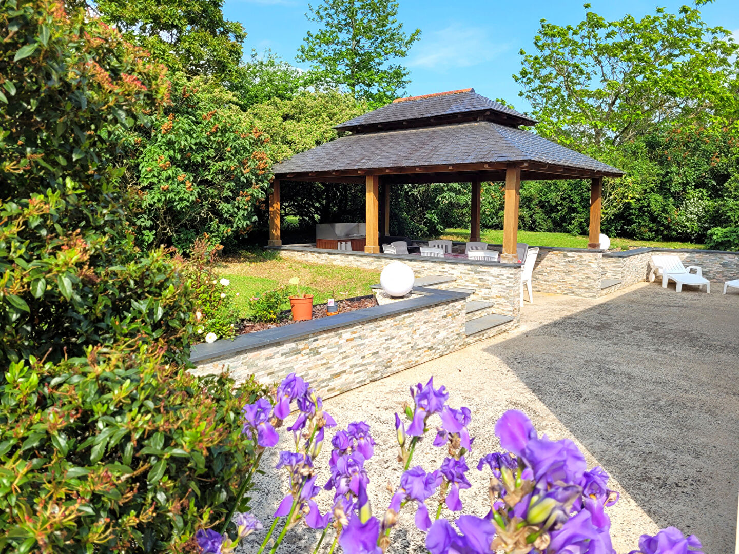 Photo A vendre sur Bouvron ! Maison 3 chambres avec bureau, garage et jardin 2600 m², dépendance ! image 2/6