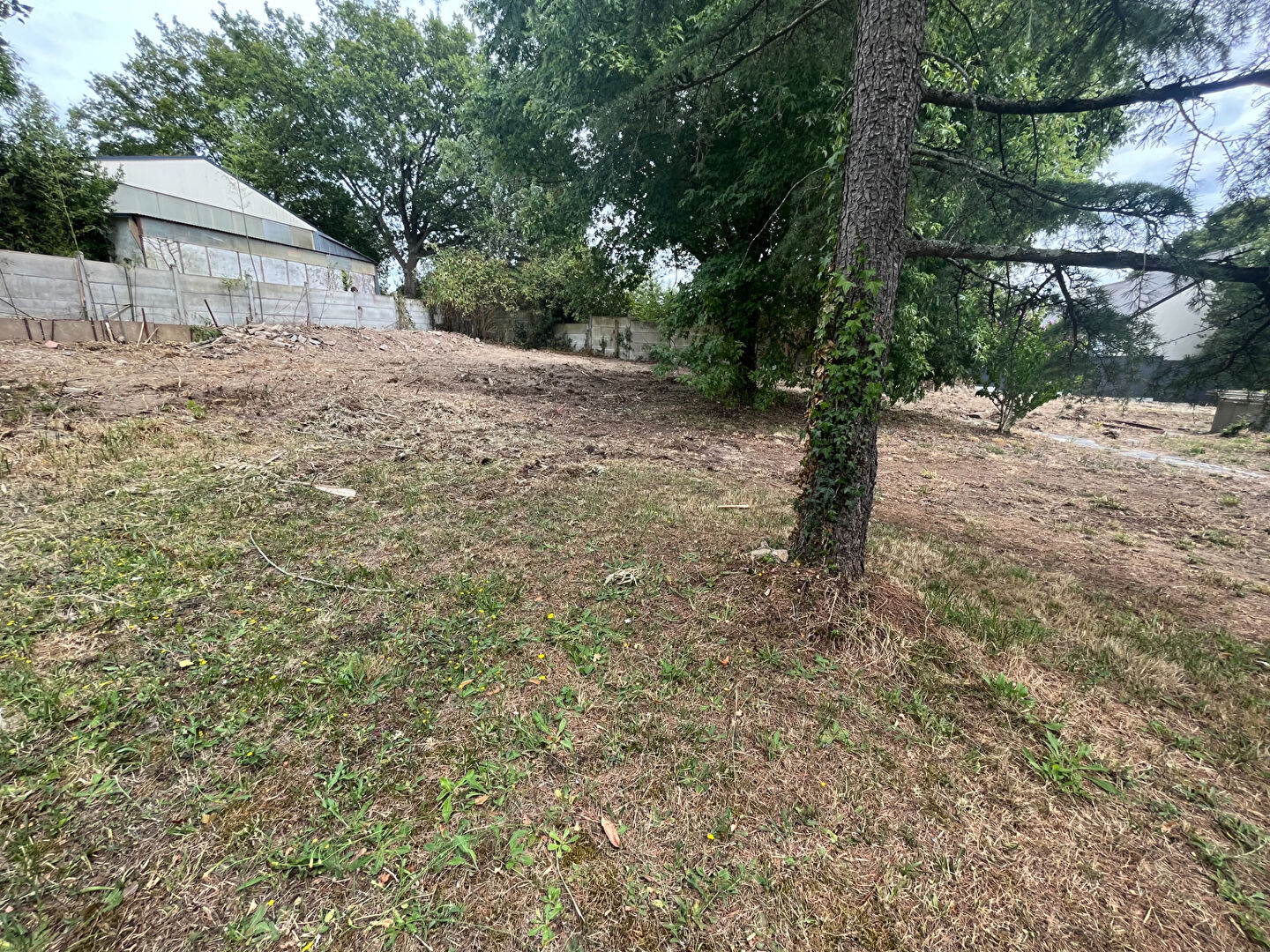 Photo A Vendre sur Saint Etienne de Montluc - Terrain 867m² libre de constructeur !! image 3/3