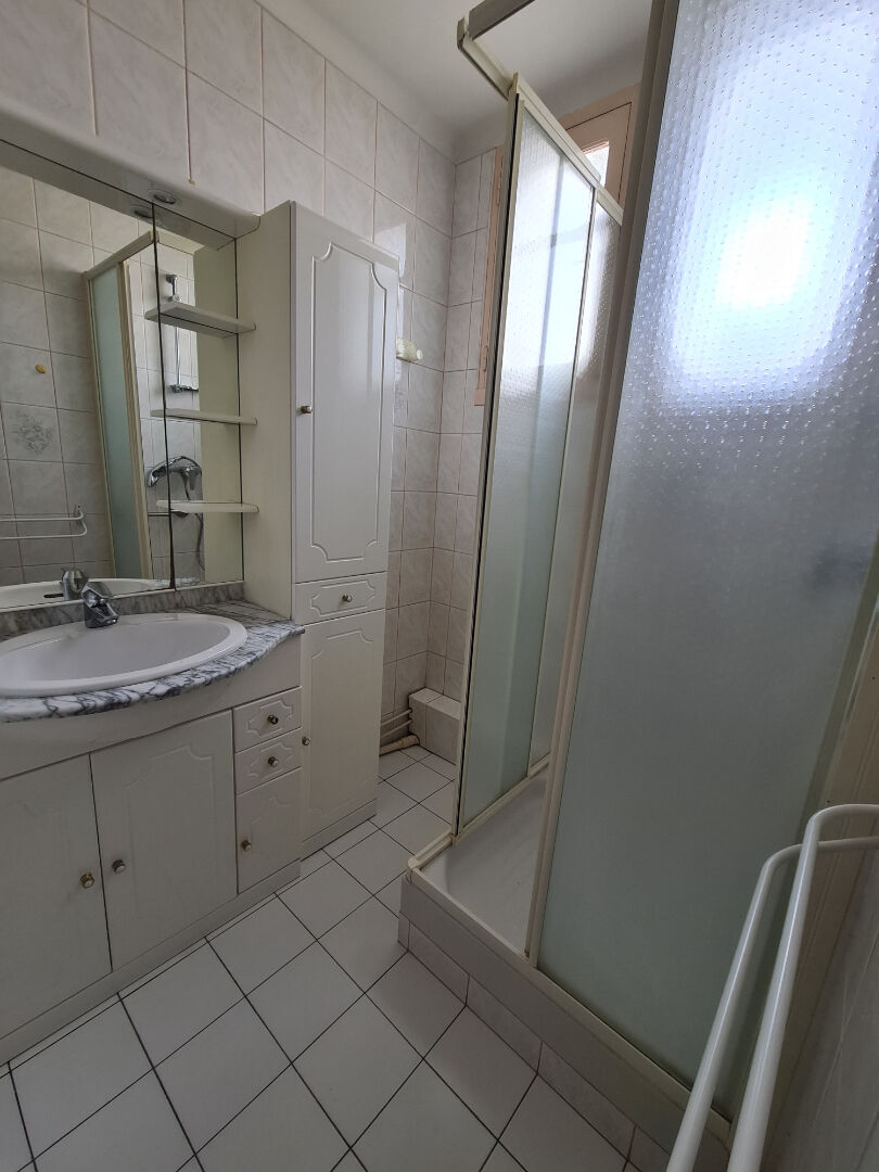 Photo A vendre sur Coueron ! Maison 2 chambres avec cave et dépendance image 6/6