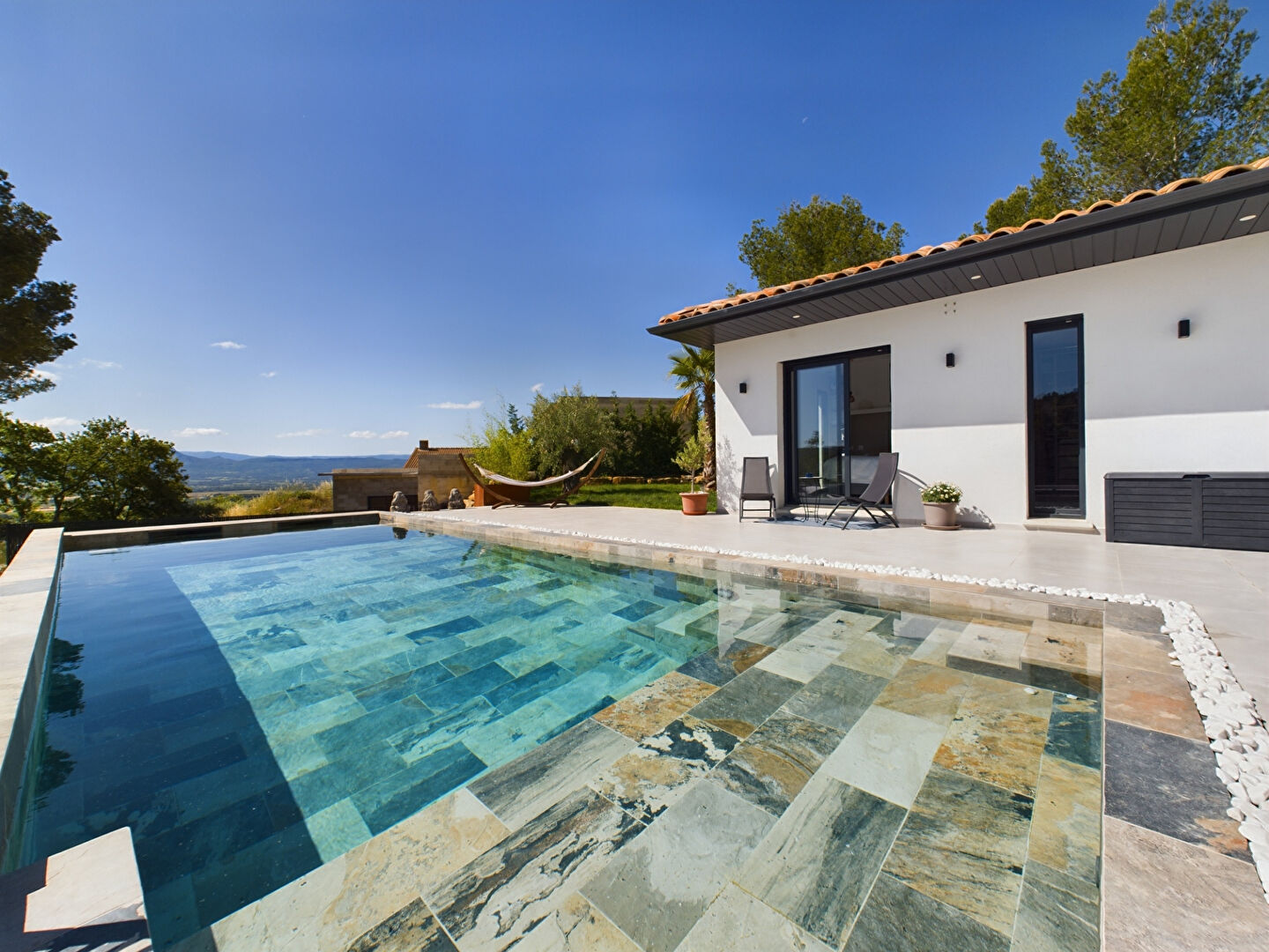 Agence immobilière de VOTRE MAISON - IMMOBILIER DE L'ARC / JR CONSULTANT - VOTRE MAISON ROUSSET
