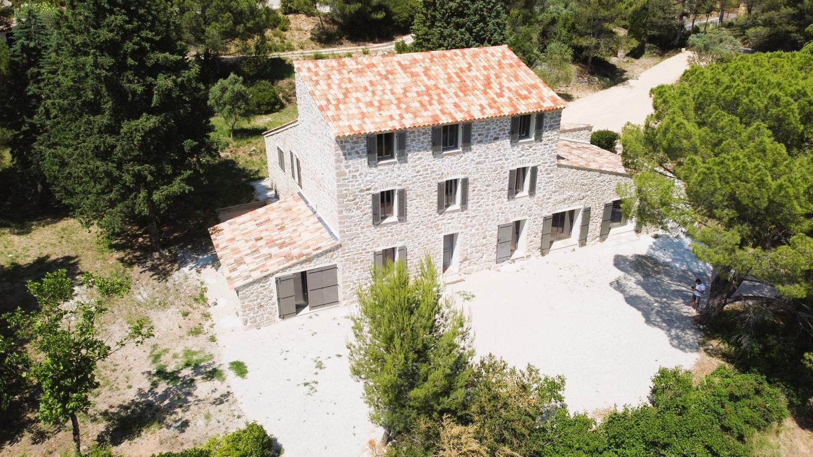 Agence immobilière de VOTRE MAISON - IMMOBILIER DE L'ARC / JR CONSULTANT - VOTRE MAISON ROUSSET