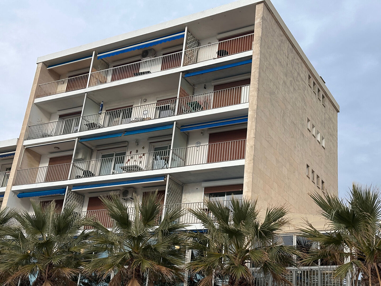 Agence immobilière de VOTRE MAISON - IMMOBILIER DE L'ARC / JR CONSULTANT - VOTRE MAISON CADOLIVE