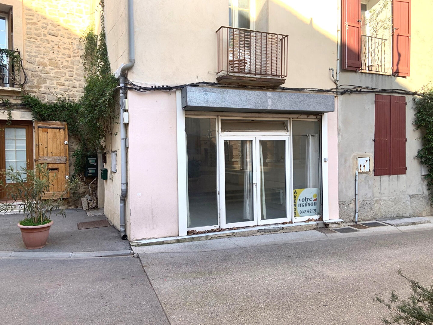 Agence immobilière de VOTRE MAISON - IMMOBILIER DE L'ARC / JR CONSULTANT - VOTRE MAISON TRETS