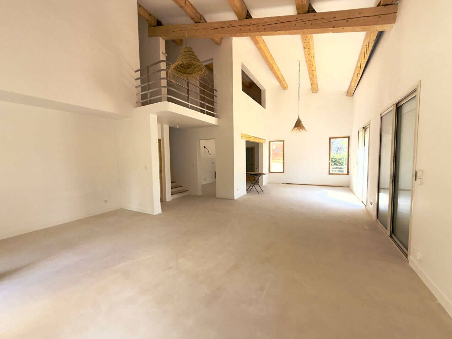 Agence immobilière de VOTRE MAISON - IMMOBILIER DE L'ARC / JR CONSULTANT - VOTRE MAISON CADOLIVE