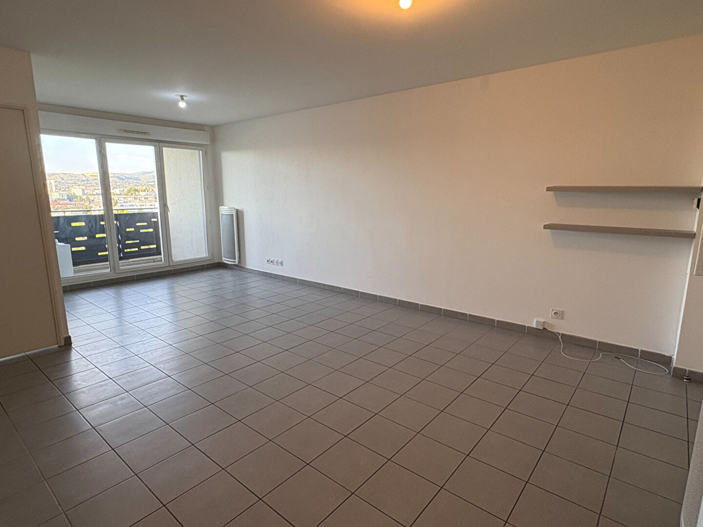 Photo À Vendre Appartement T2 de 45m² Marseille 13003 PROCHE  CHARTREUX image 4/6