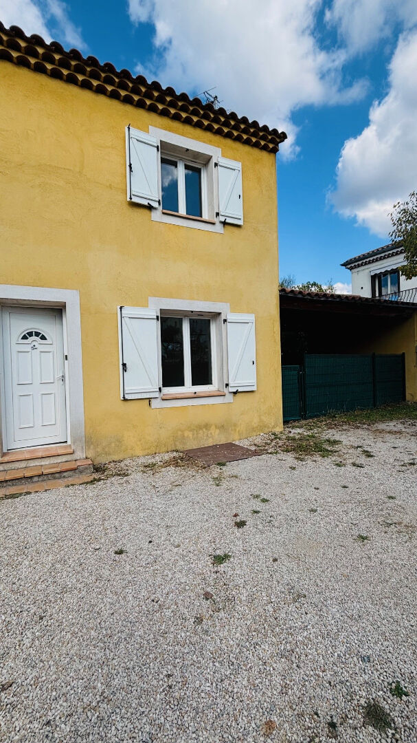 Photo Maison T3 mitoyenne d'un côté, sans vis-à-vis Proche du village image 1/6