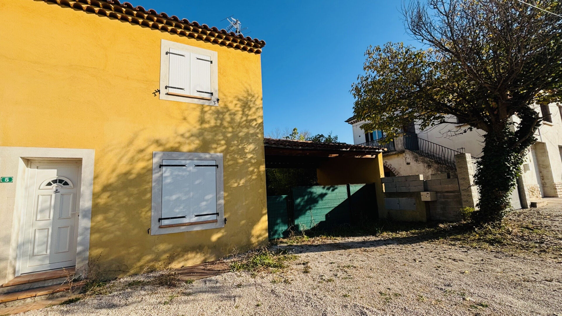Photo Maison T3 mitoyenne d'un côté, sans vis-à-vis Proche du village image 2/6
