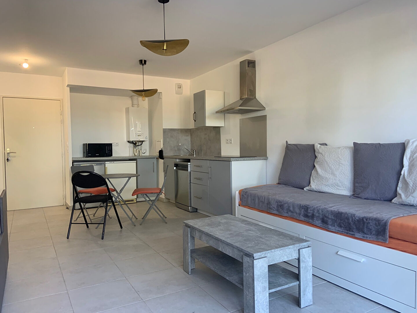 Photo Appartement Trets 2 pièce(s) 43 m2 image 1/6