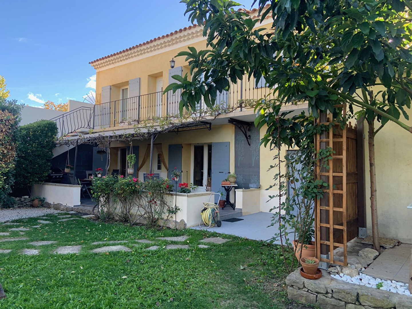 Agence immobilière de VOTRE MAISON - IMMOBILIER DE L'ARC / JR CONSULTANT - VOTRE MAISON TRETS