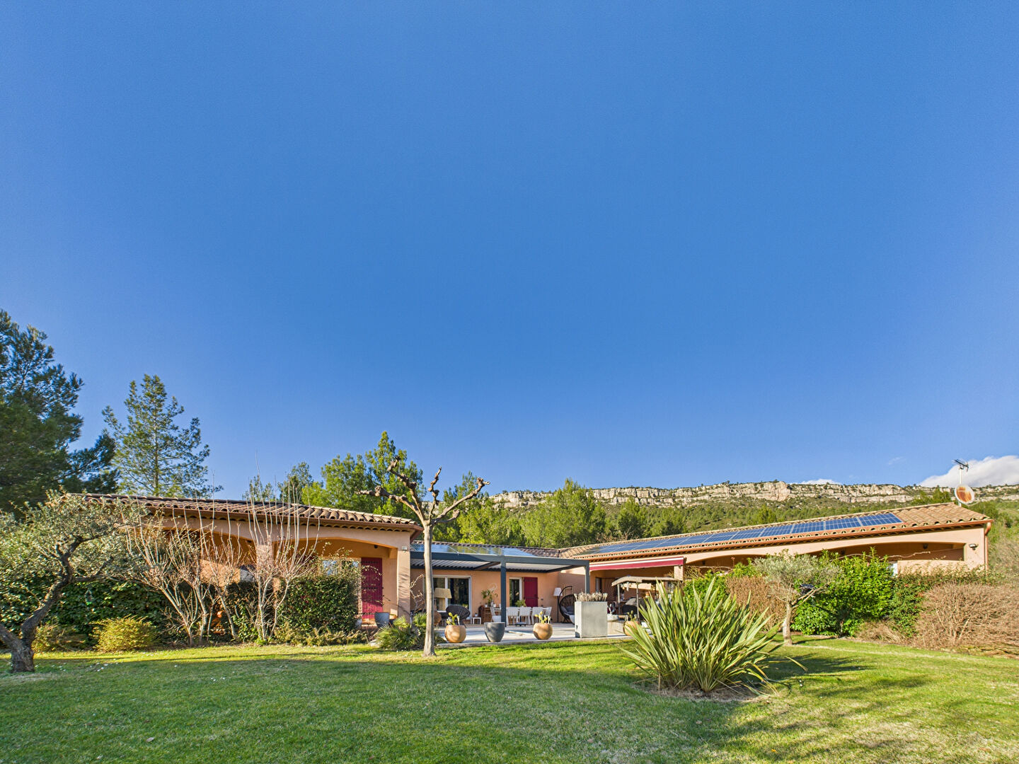 Agence immobilière de VOTRE MAISON - IMMOBILIER DE L'ARC / JR CONSULTANT - VOTRE MAISON ROUSSET