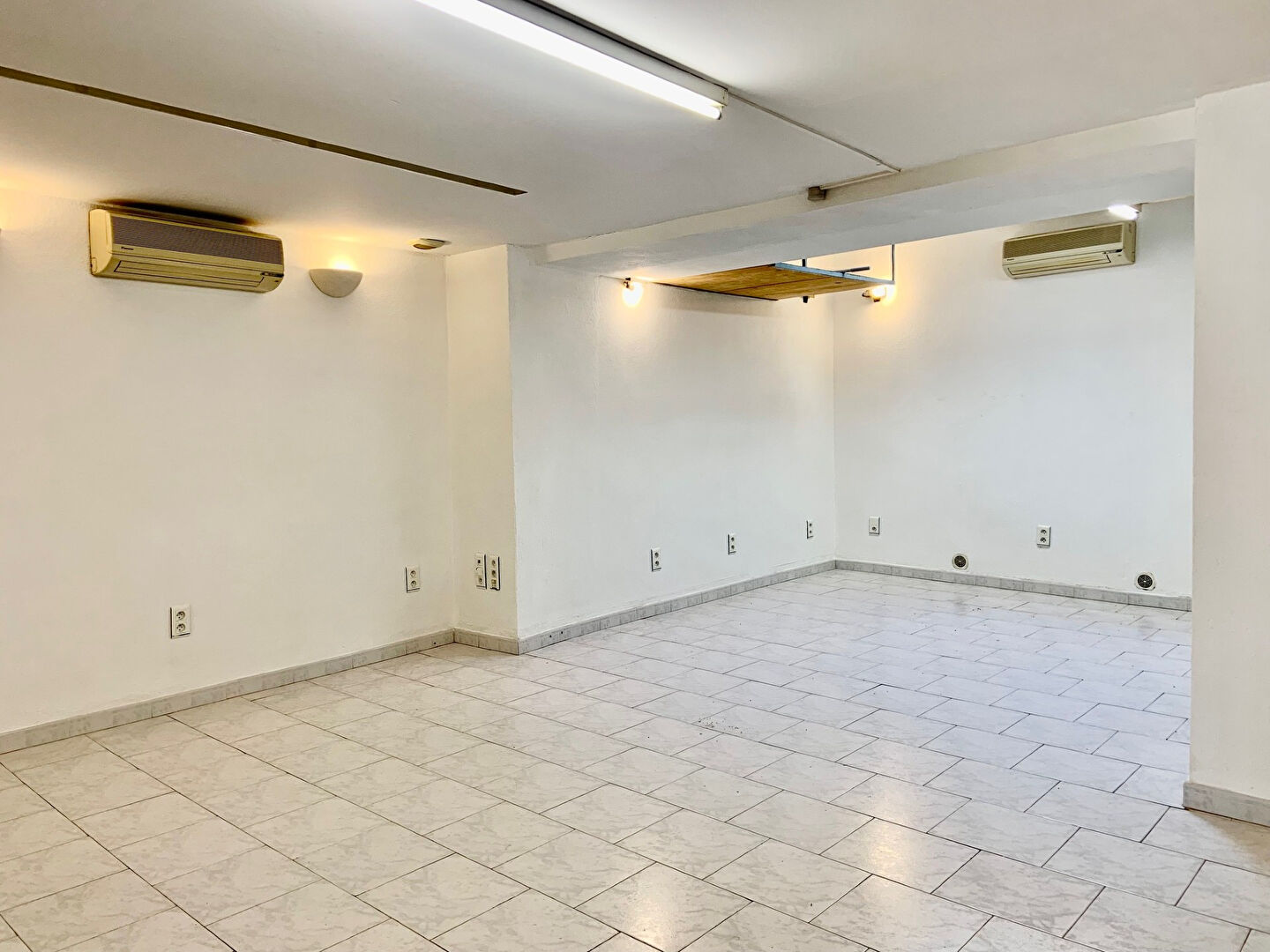 Agence immobilière de VOTRE MAISON - IMMOBILIER DE L'ARC / JR CONSULTANT - VOTRE MAISON TRETS