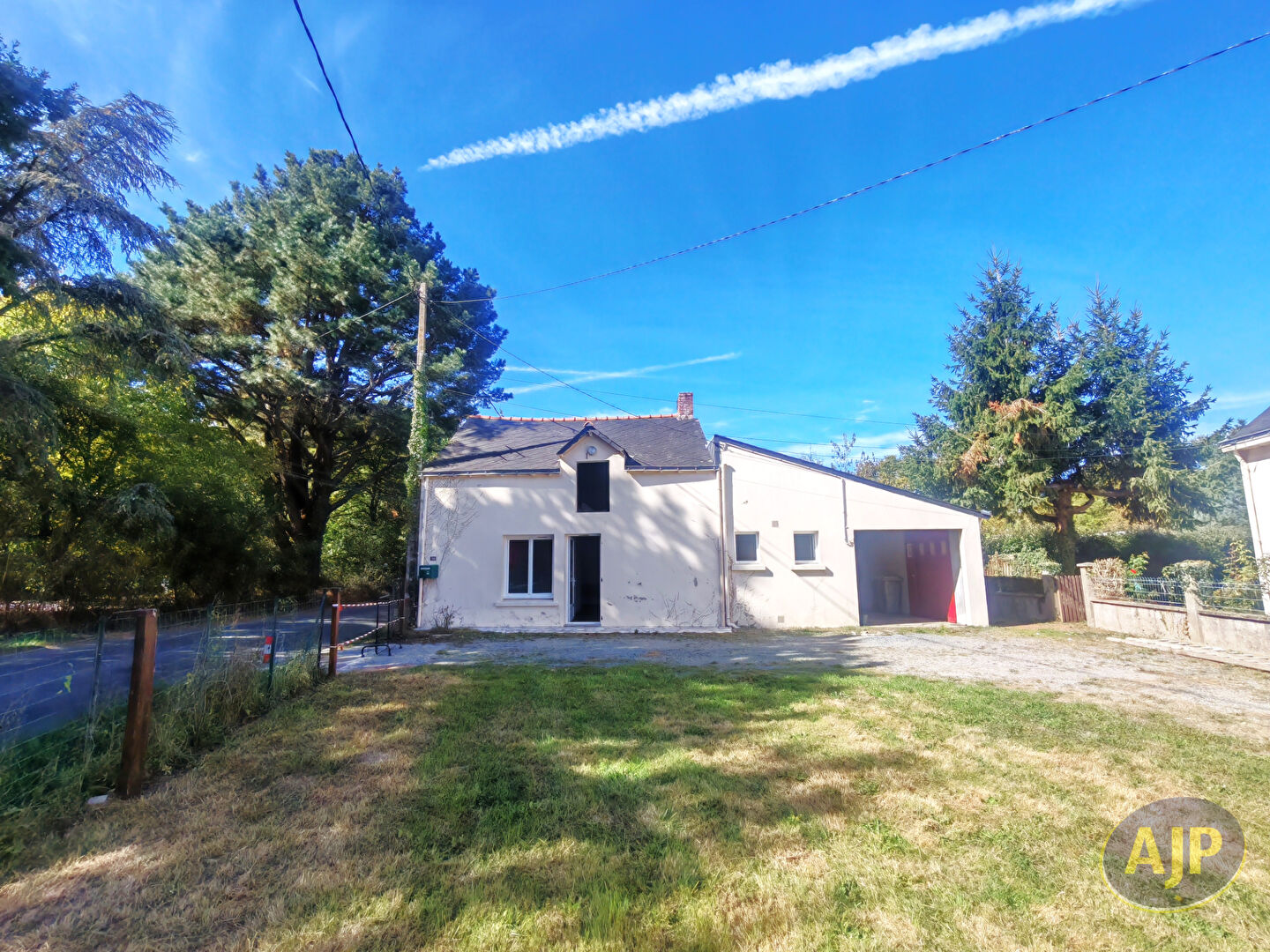 Maison à rénover à HERIC ! - photo 1