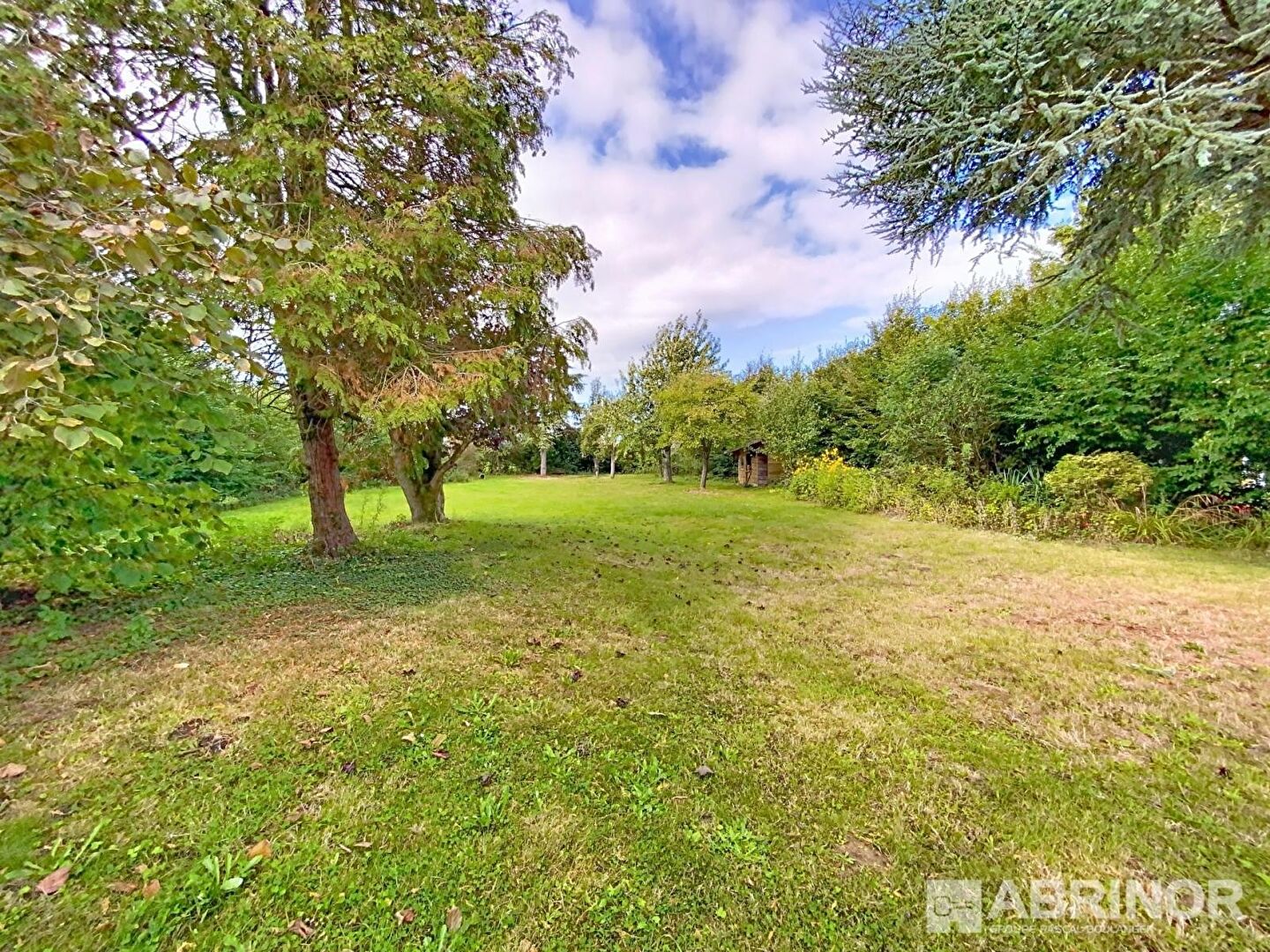FLAMANDE RENOVEE BATIE SUR 2147 M²