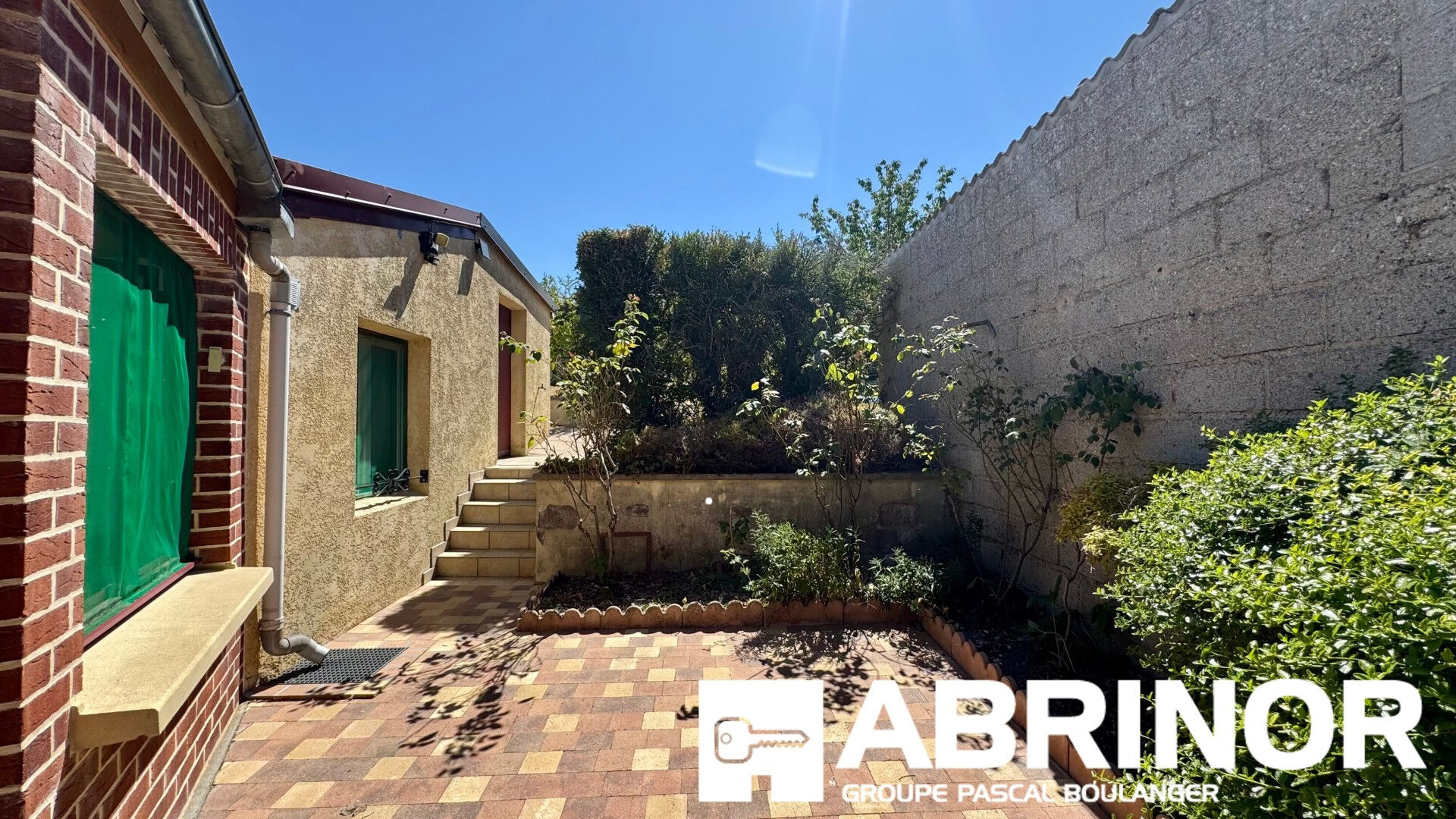 EXCLUSIVITÉ - LE BOSQUEL - MAISON LUMINEUSE DE PLAIN-PIED AVEC JARDIN ET BEAU POTENTIEL