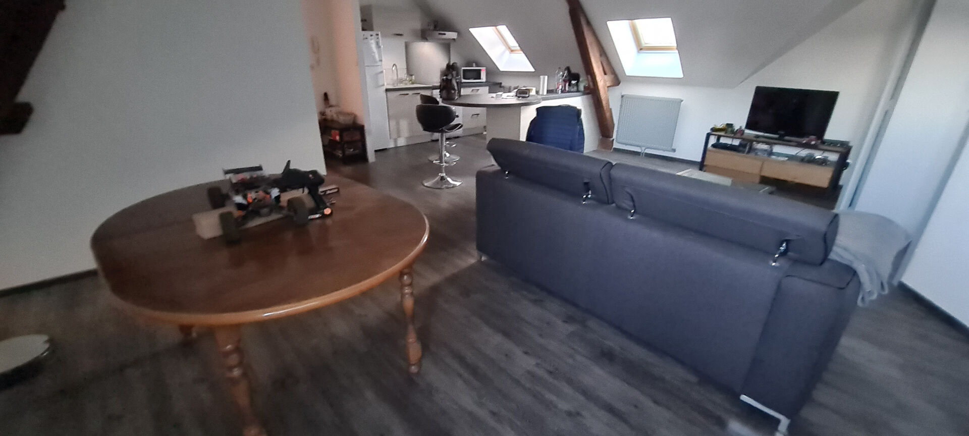 DISPONIBLE AU  1ER FEVRIER 2026