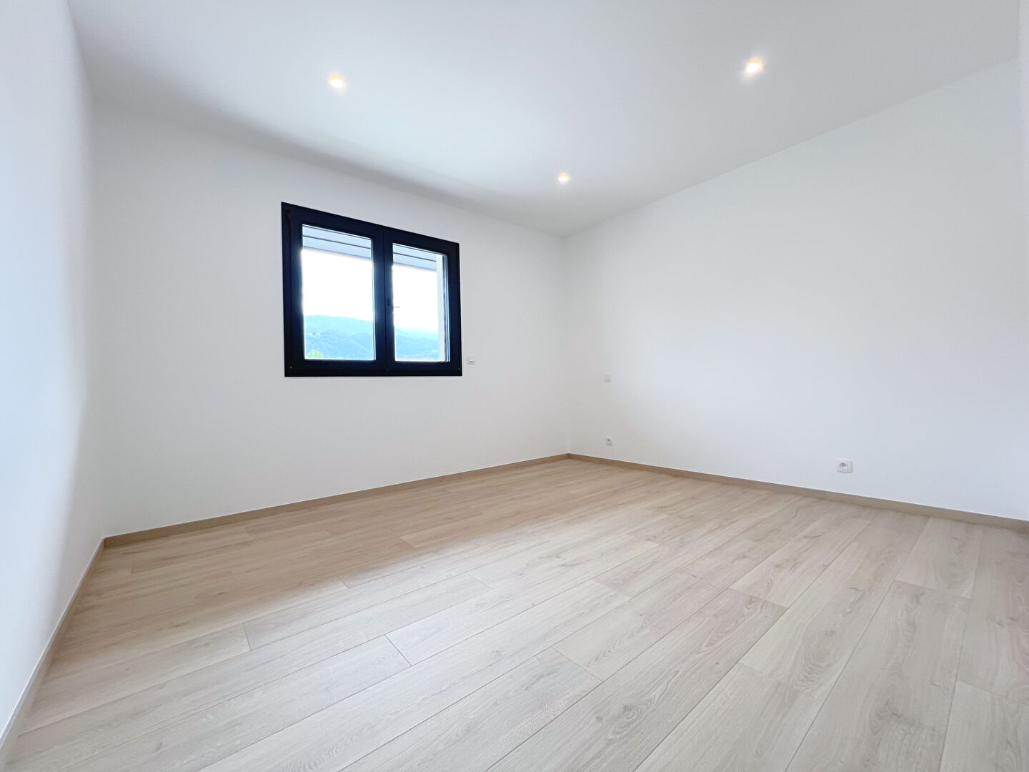 Photo VILLA T4 AVEC 3 SDB A VENDRE - MARIGNIER image 6/6