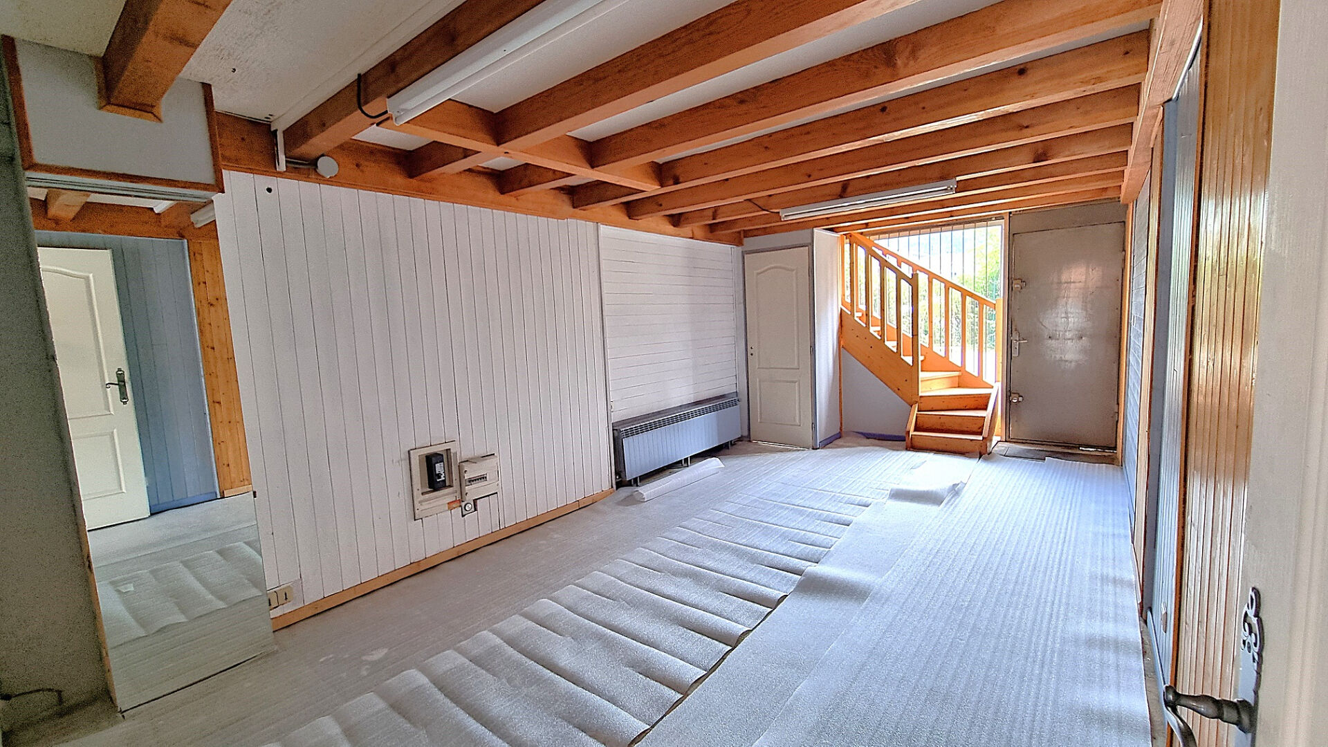 CLUSES: LOCAL COMMERCIAL