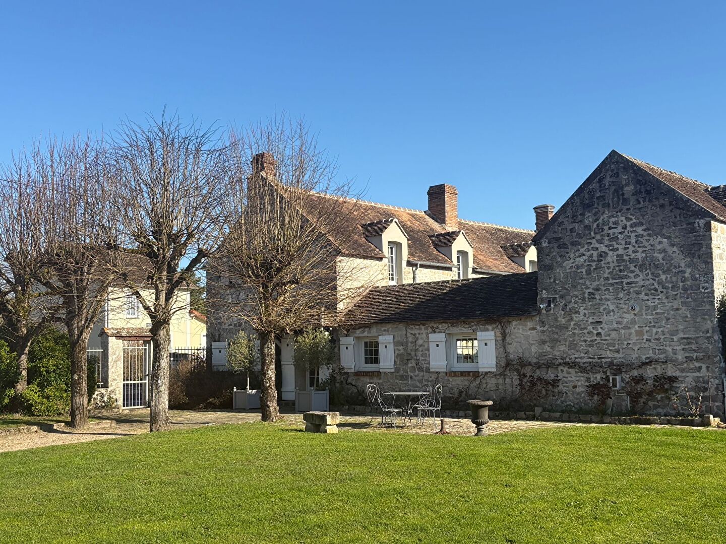 Agence immobilière de A DEUX PAS IMMOBILIER Le coudray-montceaux