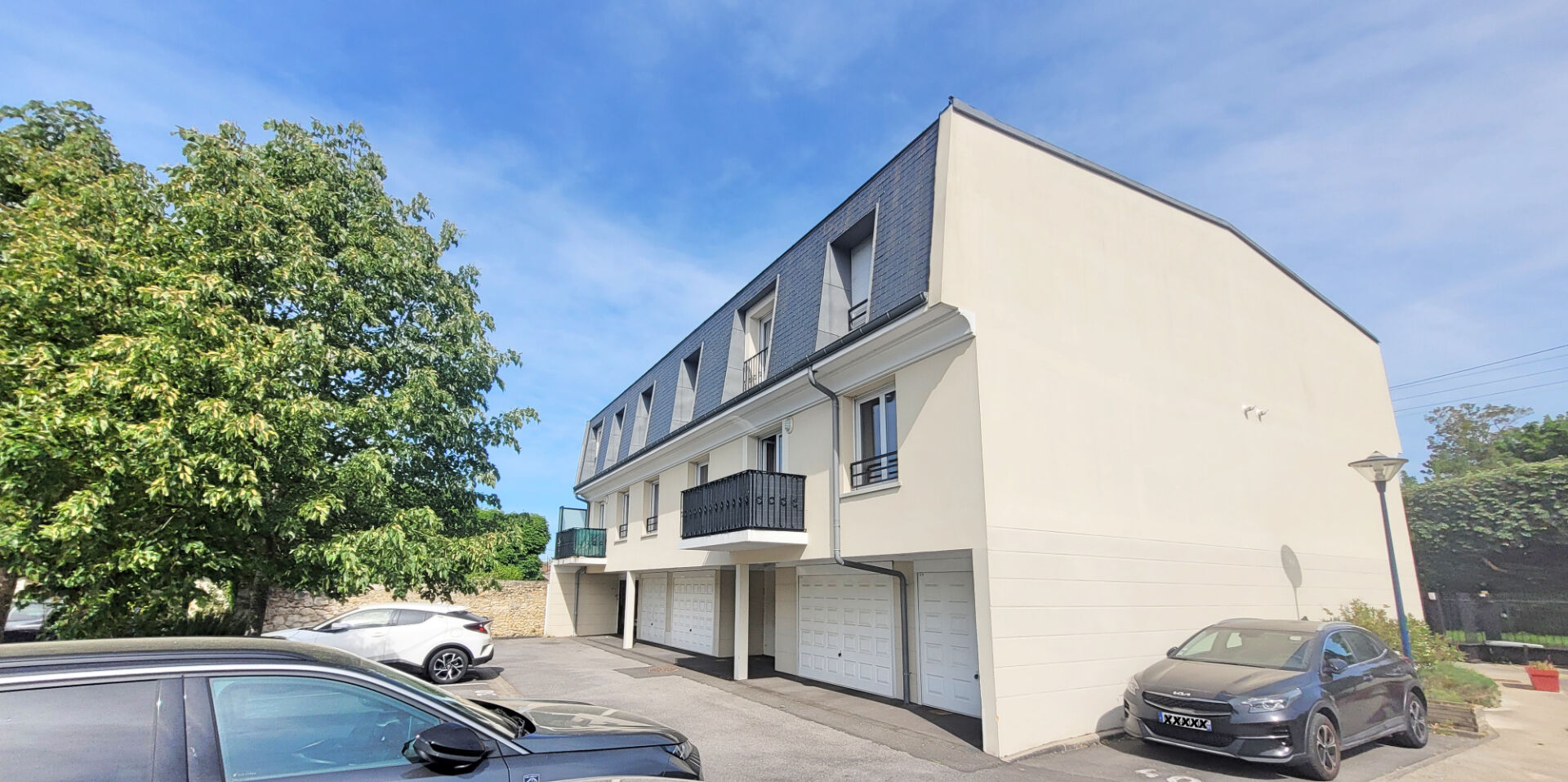 Agence immobilière de A DEUX PAS IMMOBILIER Le coudray-montceaux