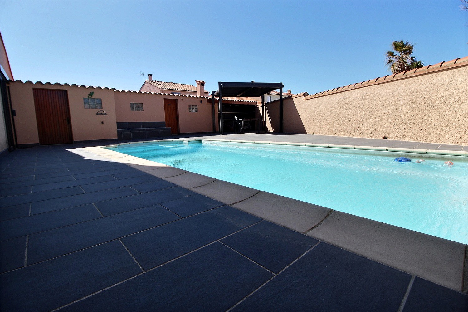 SALEILLES - A VENDRE - VILLA 3 FACES TYPE F4 DE 129 M² ENV EN R+1 AVEC PSICINE ET GARAGE.