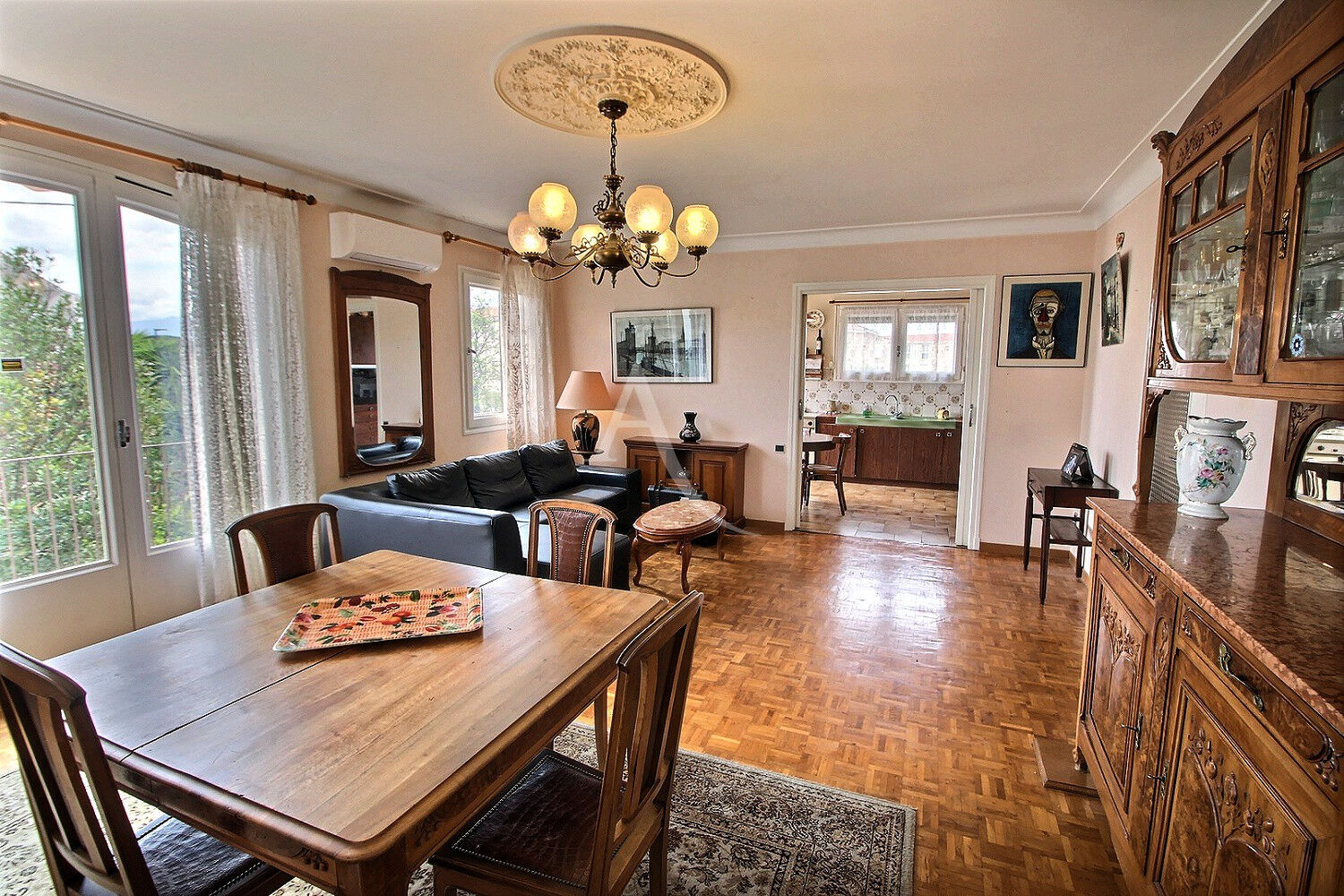 Photo VILLA D'ARCHITECTE  AVEC UN POTENTIEL DE  230 M² SUR TERRAIN PISCINABLE image 4/6