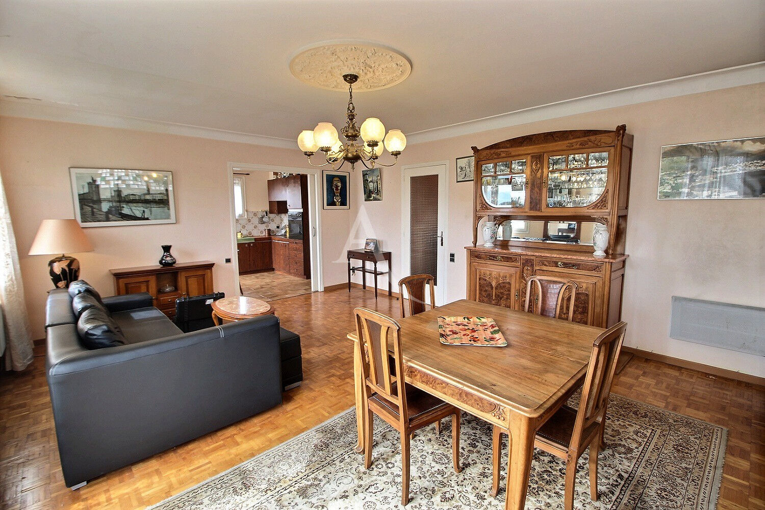 Photo VILLA D'ARCHITECTE  AVEC UN POTENTIEL DE  230 M² SUR TERRAIN PISCINABLE image 5/6