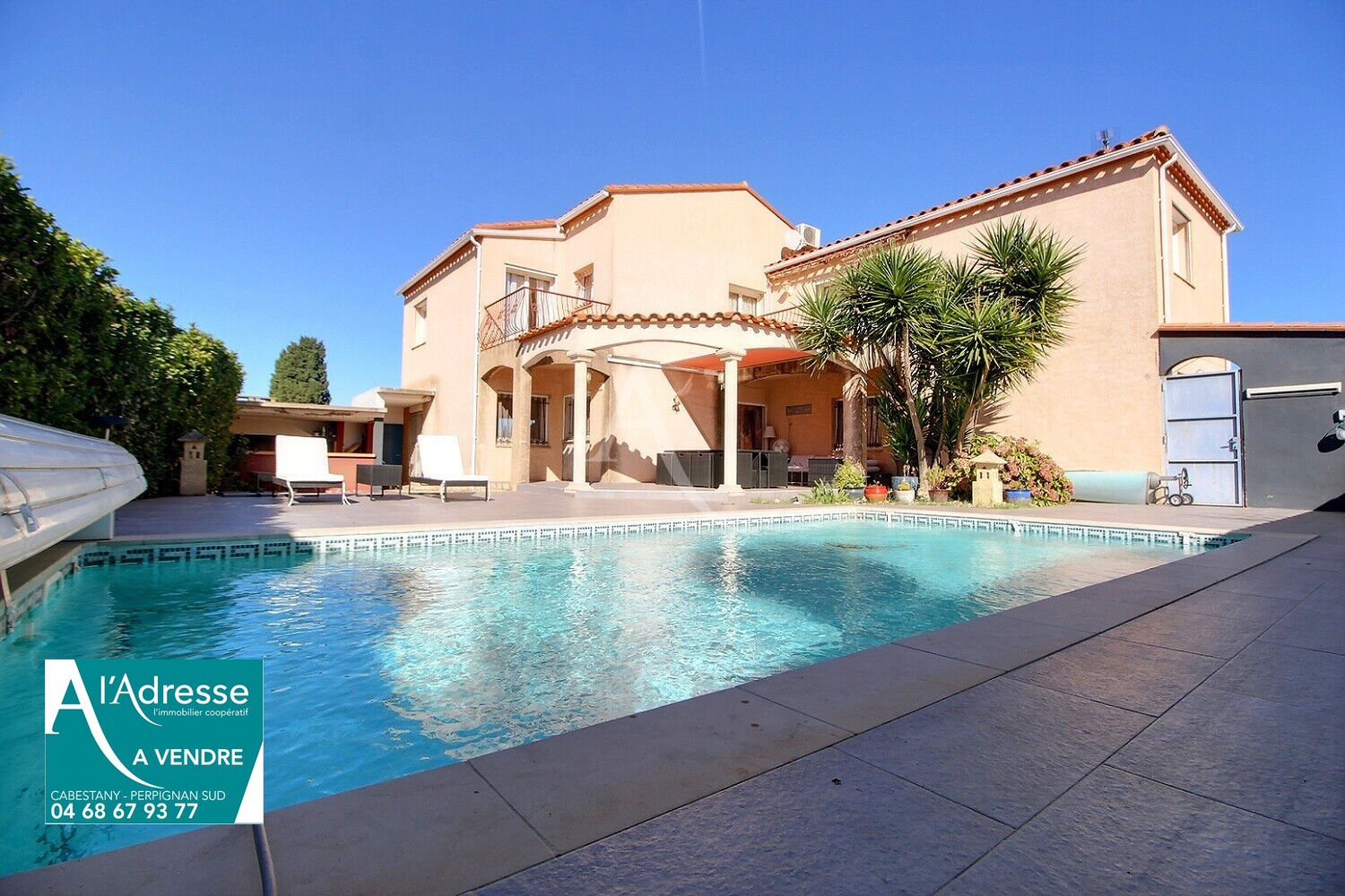 Photo VILLA TYPE F5 DE 260 M² SUR TERRAIN 4 FACES AVEC PISCINE ET GARAGE image 1/6