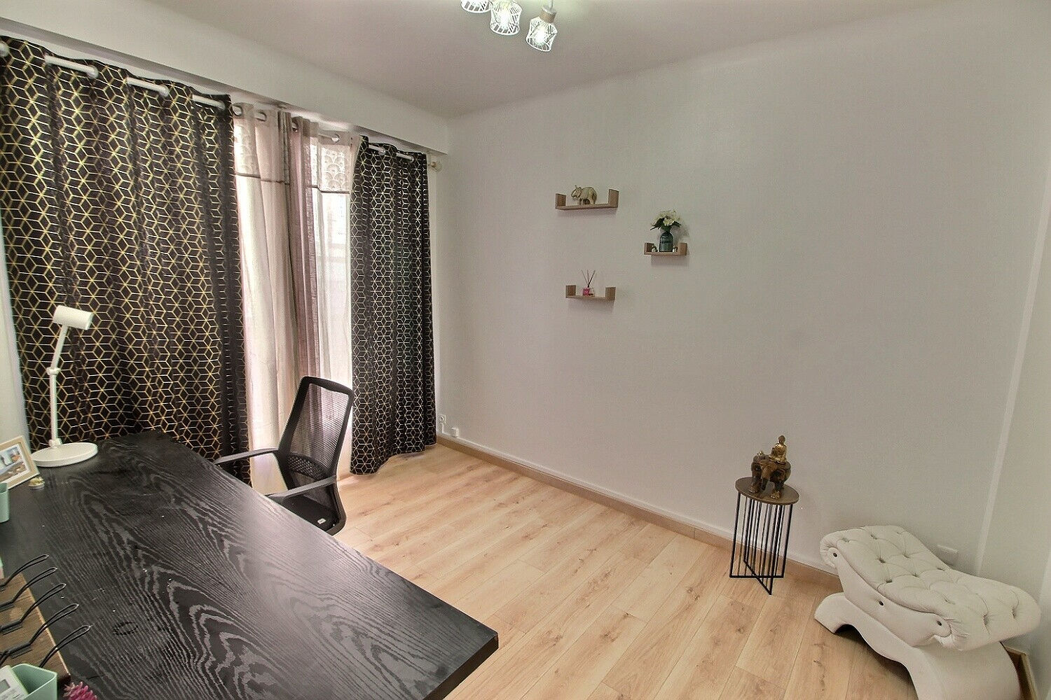 Photo A louer Local de 56.70 m² d'activité libéral  ou commercial avec vitrine linéaire de 6 m image 2/5