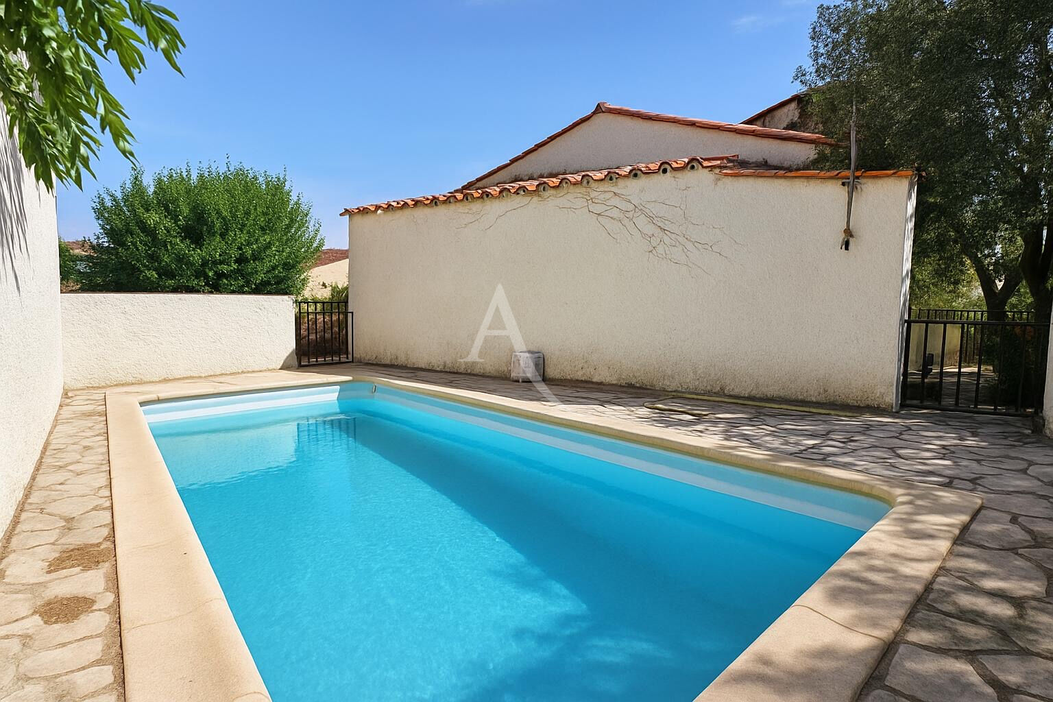 Photo À VENDRE VILLA DE 126 M²  SUR TERRAIN 3 FACES AVEC PISCINE image 2/6