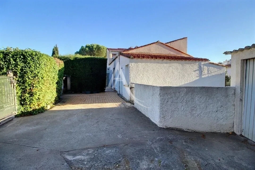 Photo À VENDRE VILLA DE 126 M²  SUR TERRAIN 3 FACES AVEC PISCINE image 4/6