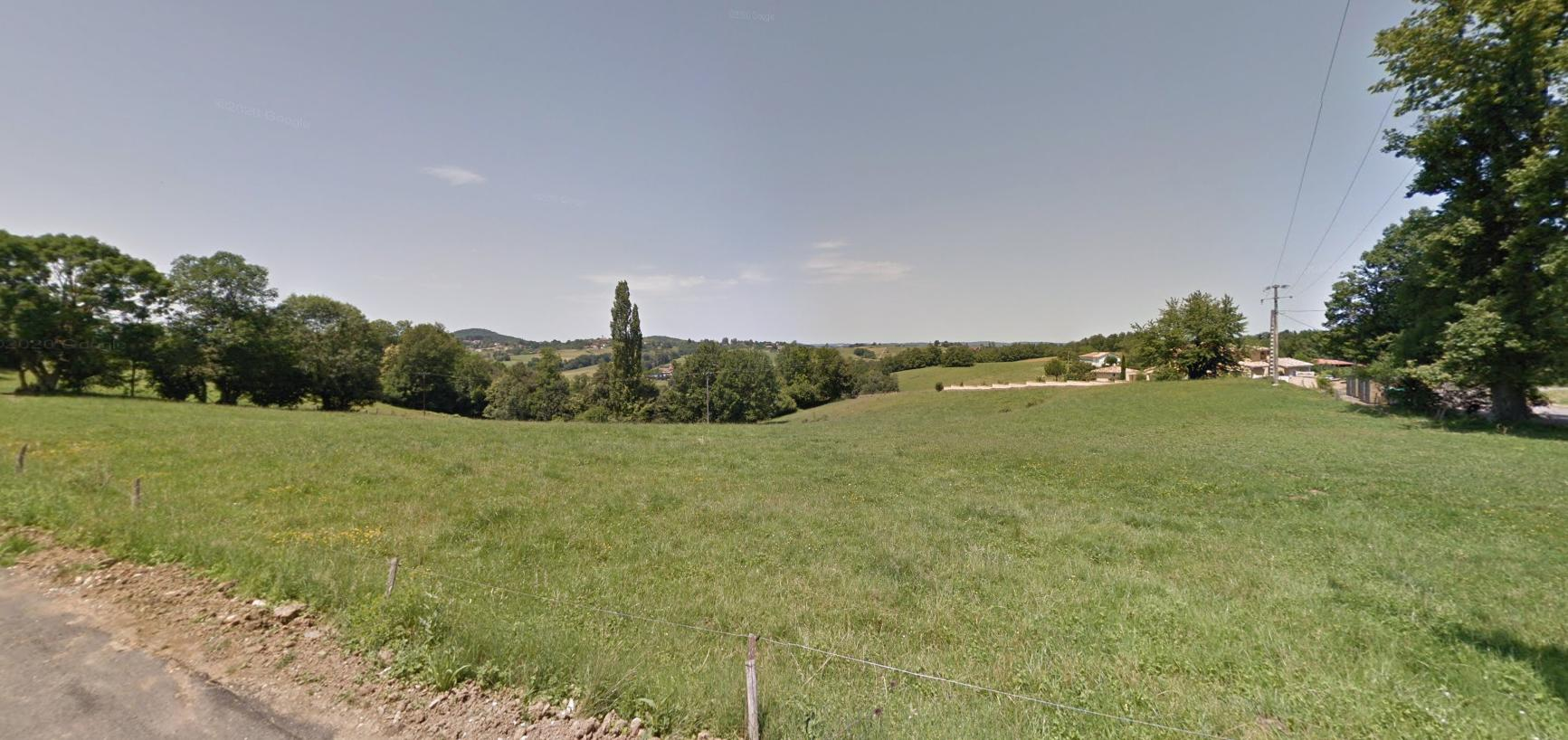 Terrain constructible de 3 200m2 vue dégagée