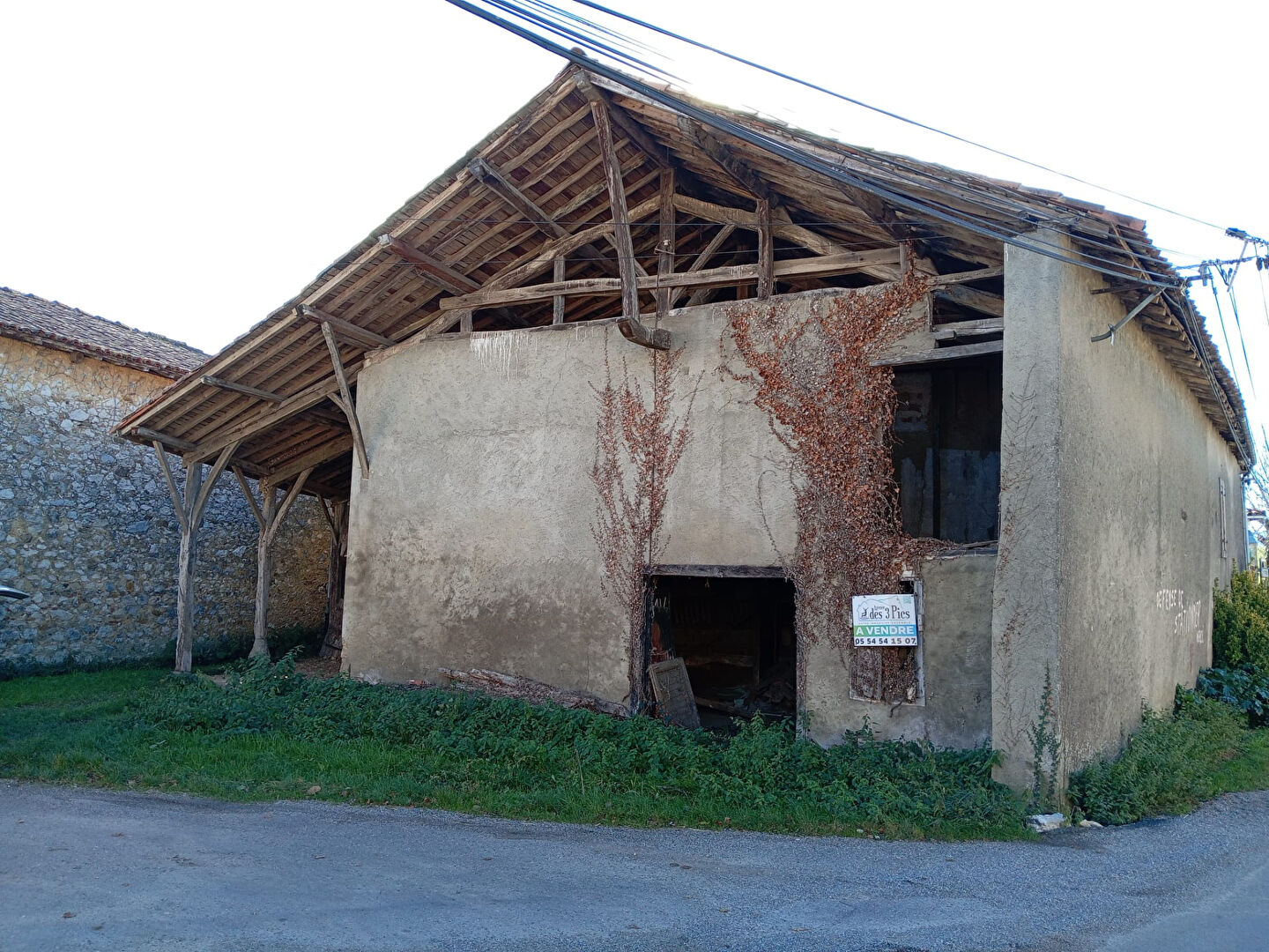 Photo Grange mitoyenne à  rénover à  LASSERE image 1/6