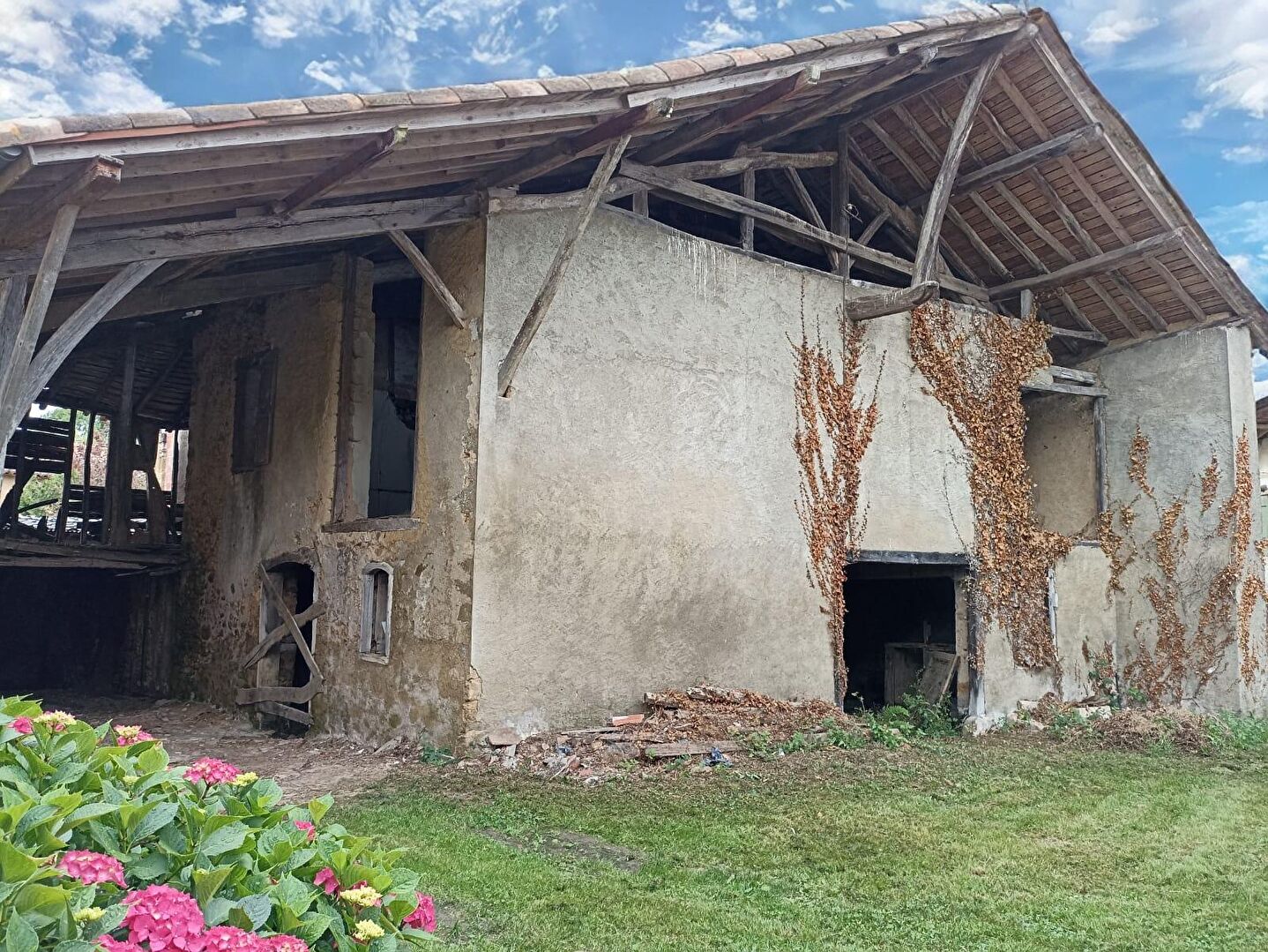 Photo Grange mitoyenne à  rénover à  LASSERE image 2/6