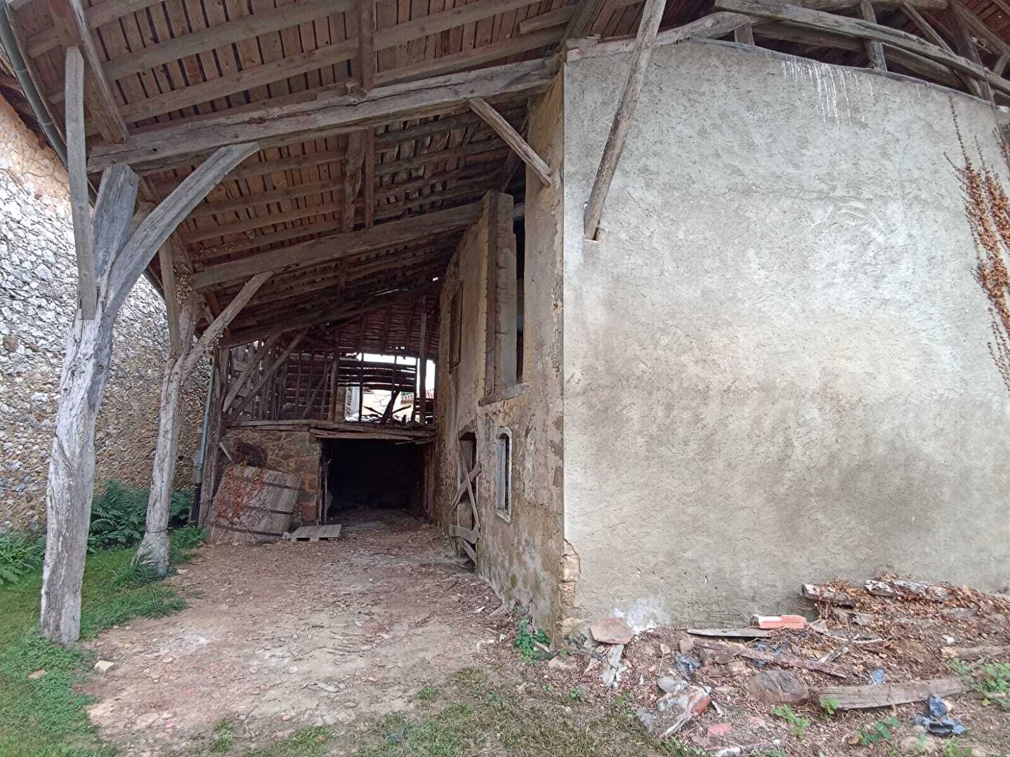 Photo Grange mitoyenne à  rénover à  LASSERE image 5/6