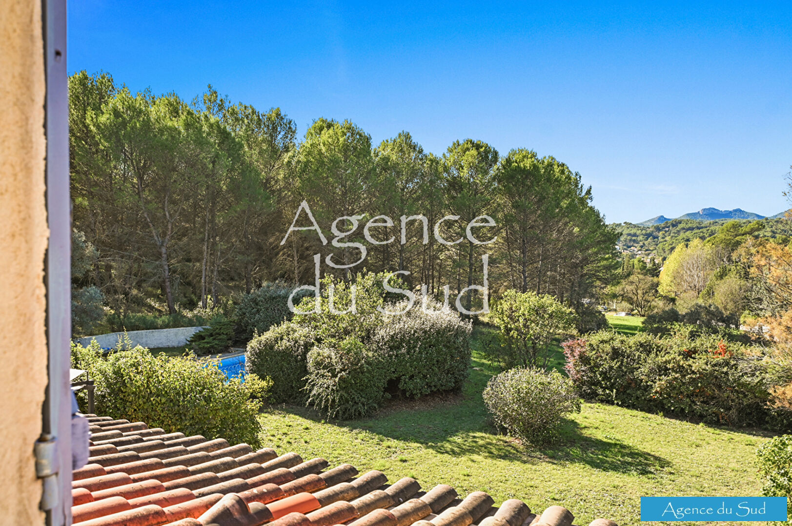 Photo VILLA T5 AVEC DEPENDANCE ET GARAGE image 2/6