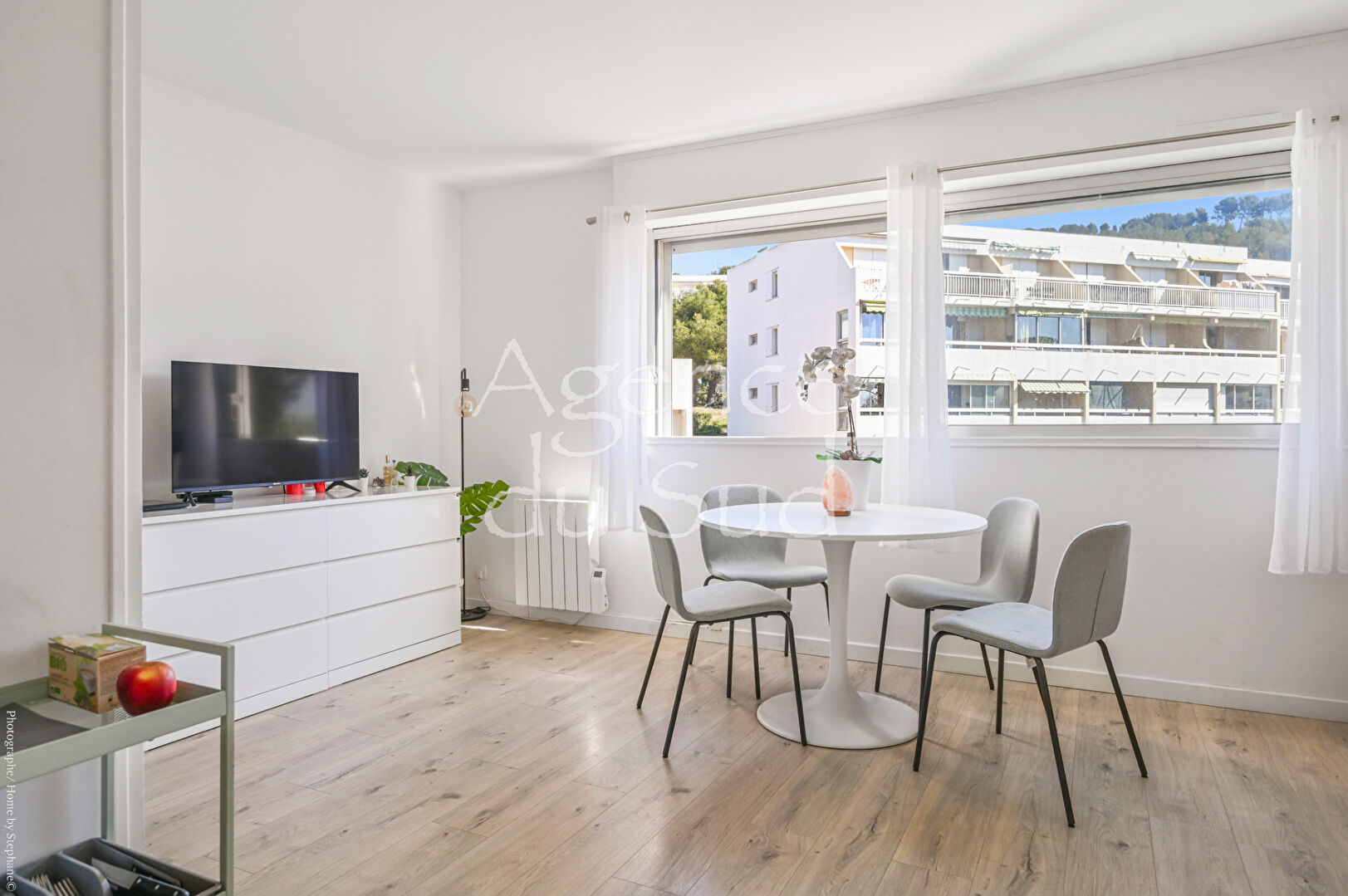 Photo EXCLUSIVITE - Studio entièrement rénové avec une place de stationnement. image 3/6