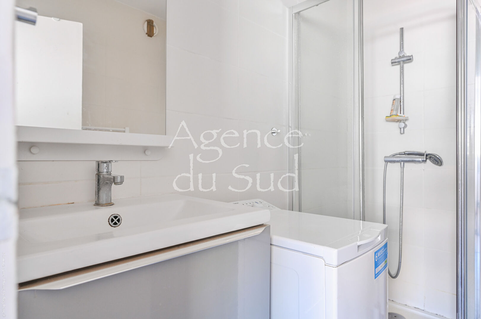 Photo EXCLUSIVITE - Studio entièrement rénové avec une place de stationnement. image 6/6