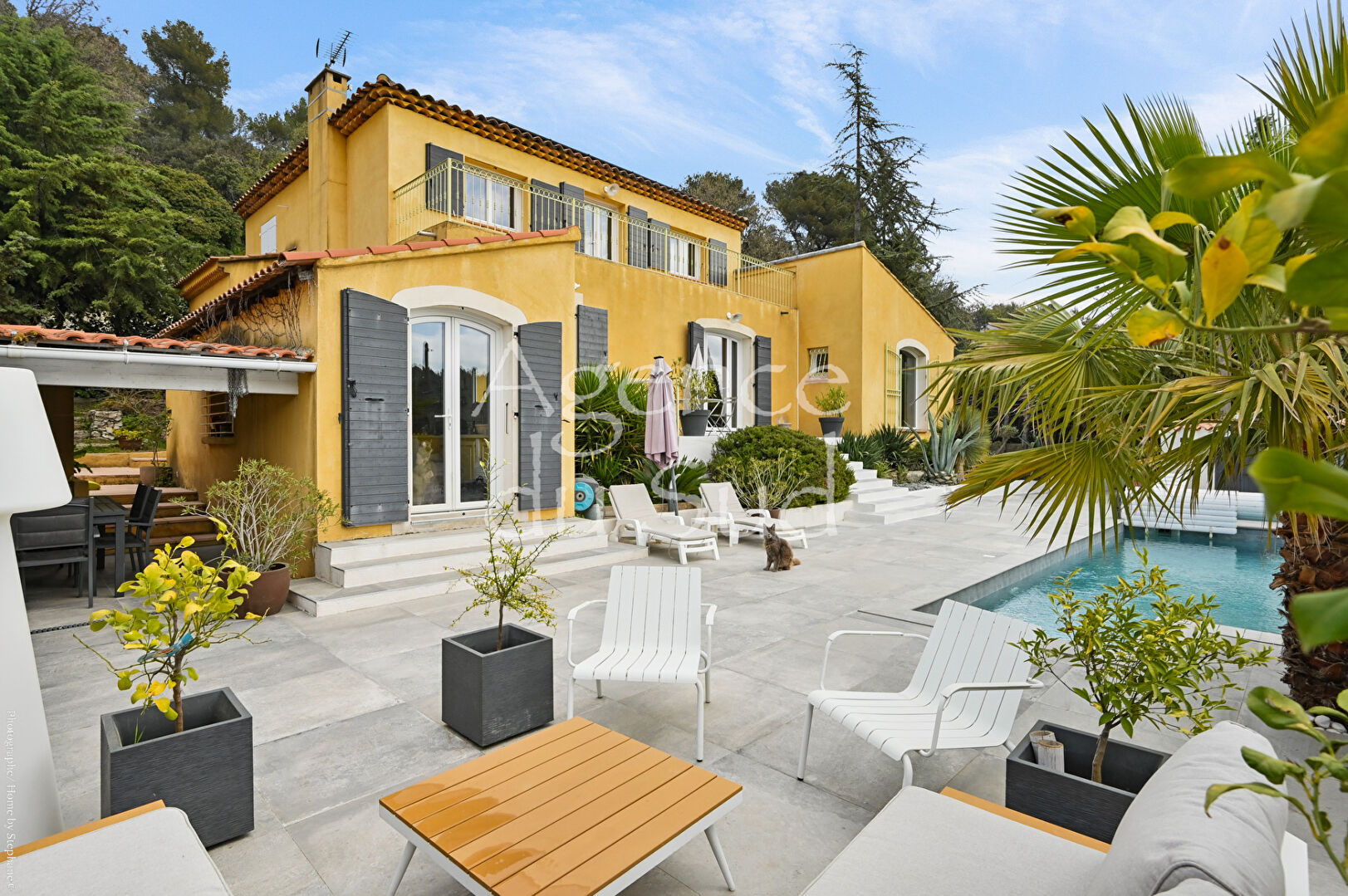 Photo Bastide Provençale contemporaine au caractère authentique image 2/6