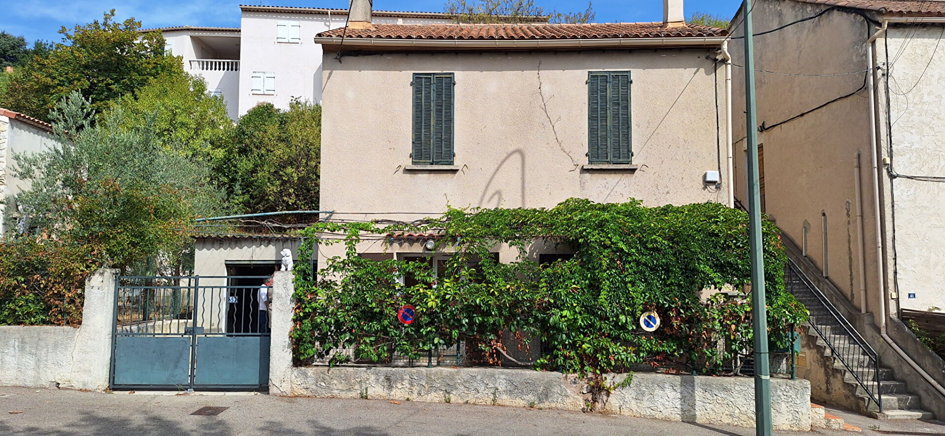 Maison de ville avec jardin à rénover