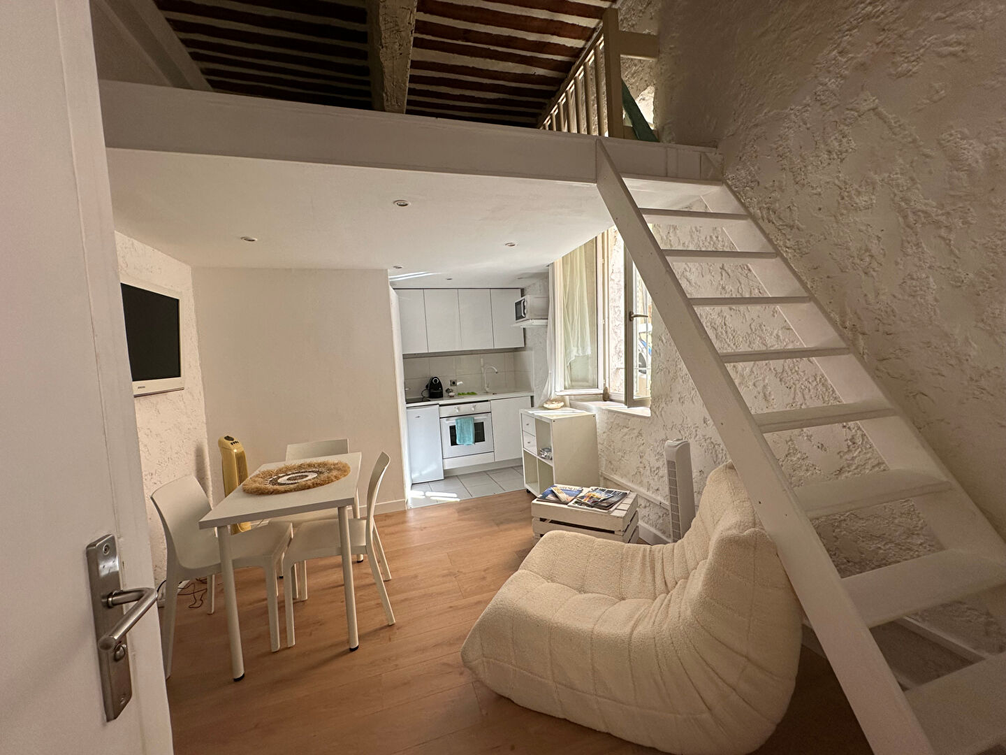 Charmant studio rénové dans le centre historique de La Ciotat