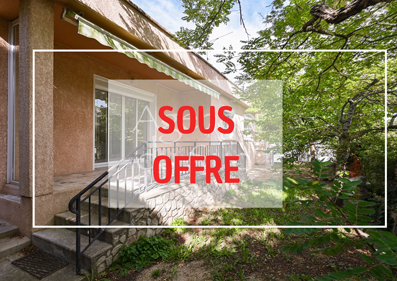 Maison de plein pied 93m² avec jardin et garage.