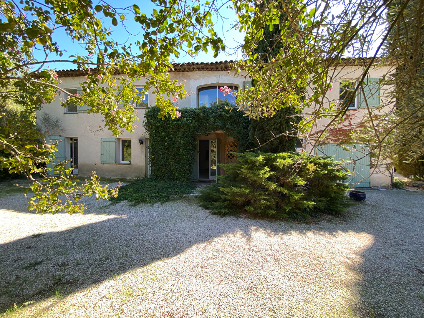 BATISSE PROVENCALE AU COEUR DES COTEAUX AIXOIS